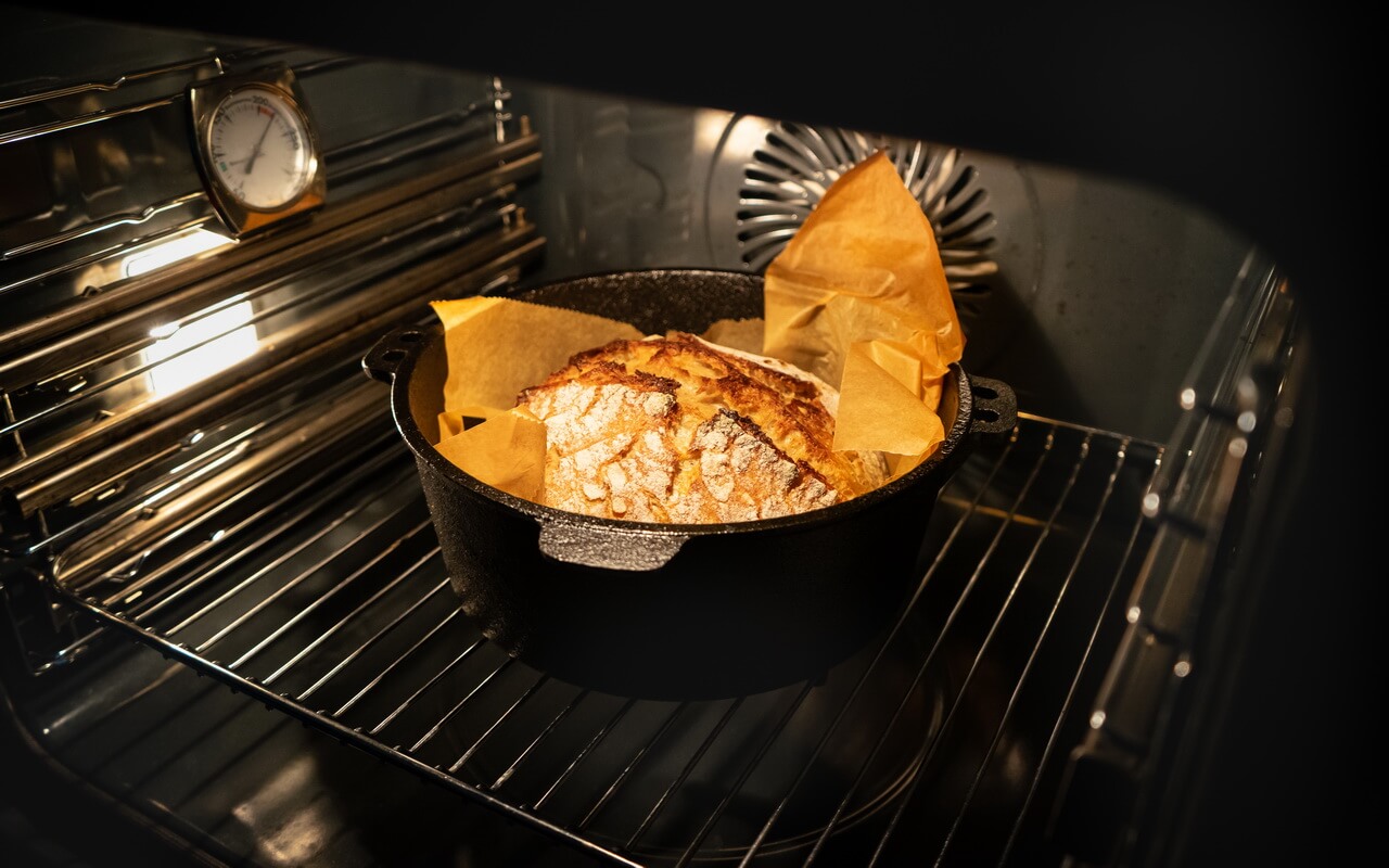 https://delightbaking.com/wp-content/uploads/2019/08/Sourdough-Bread-Baked-In-A-Dutch-Oven-After-Baking.jpg