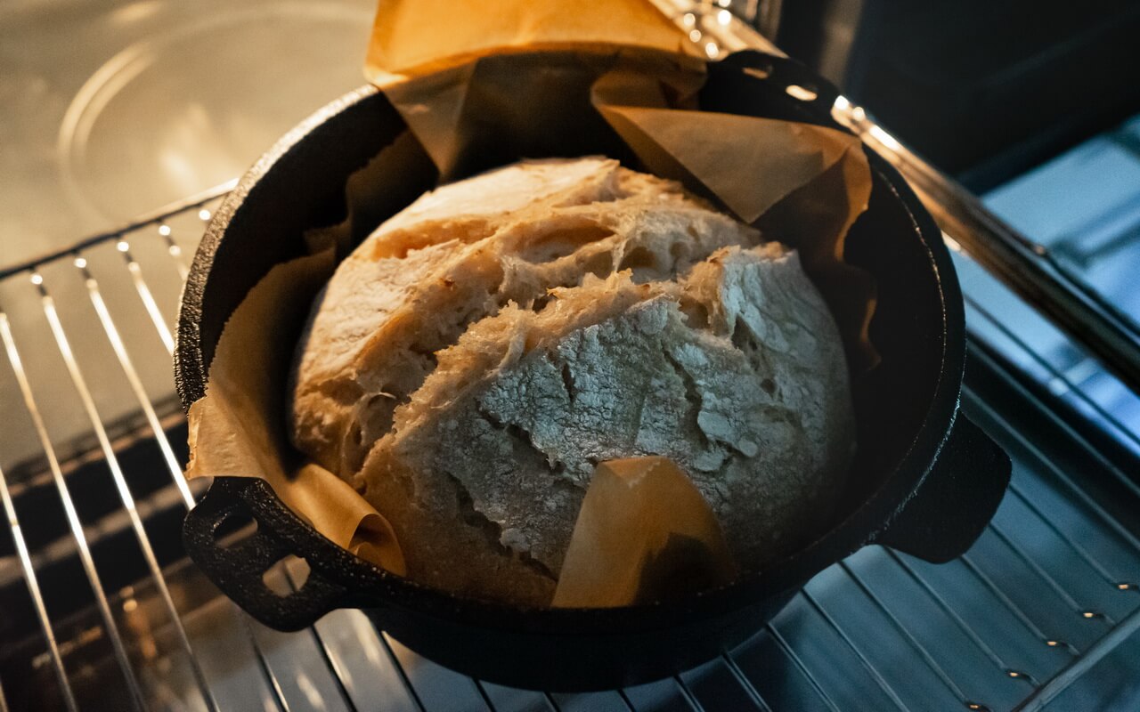 Baking bread in a Dutch oven — STUDIO LETSCH & DE CLERCQ