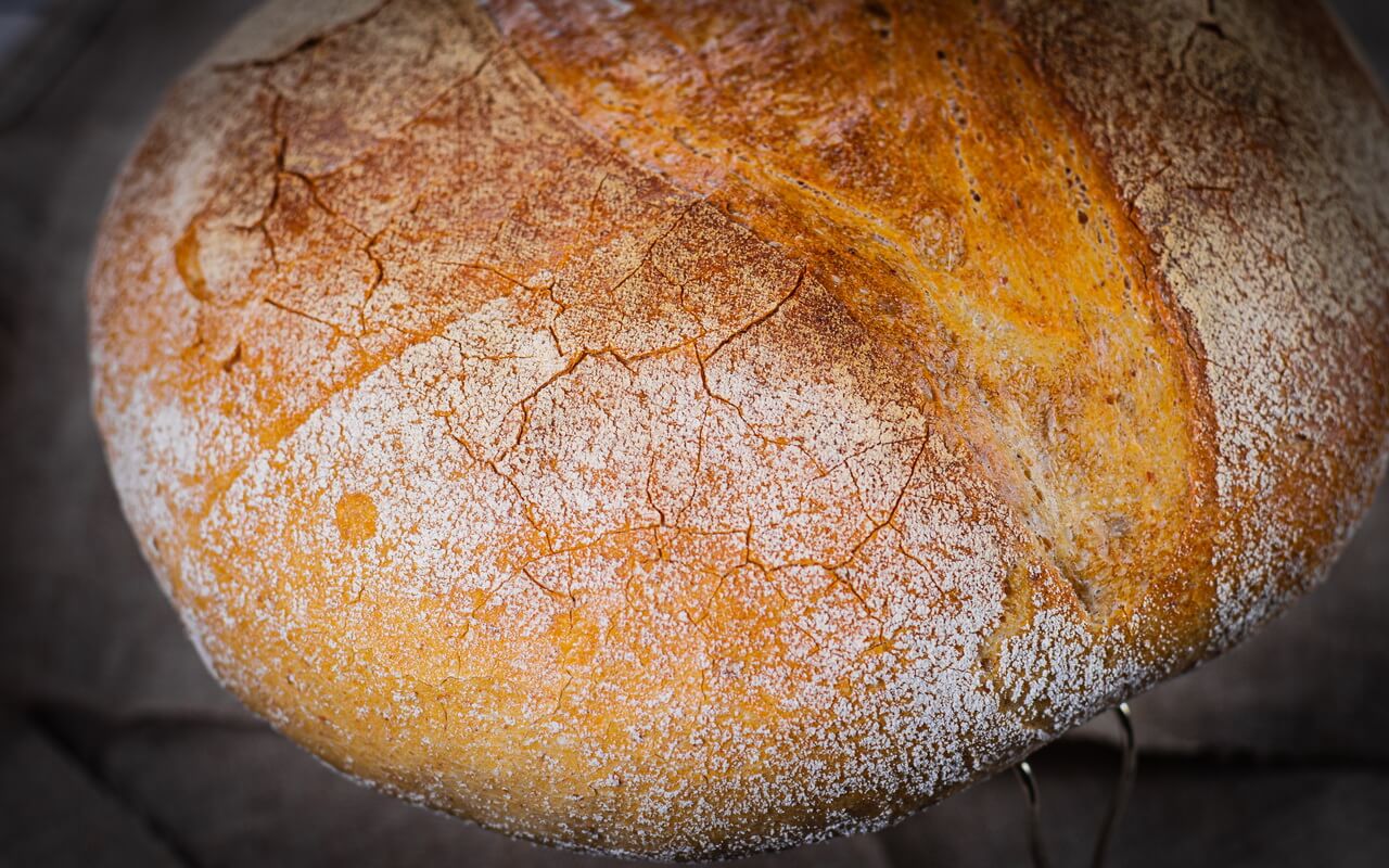 The Big Fluffy Round Sourdough Bread Crust
