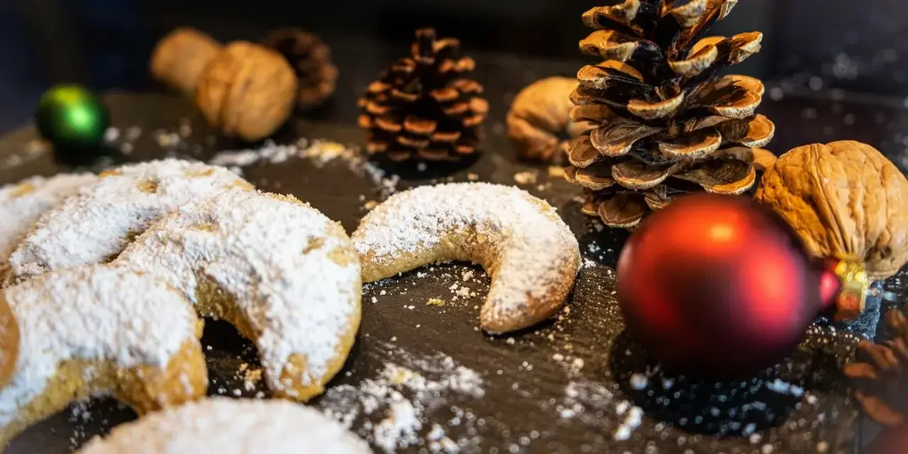 Vanillekipferl – Traditional Crescent-shaped Vanilla Biscuits