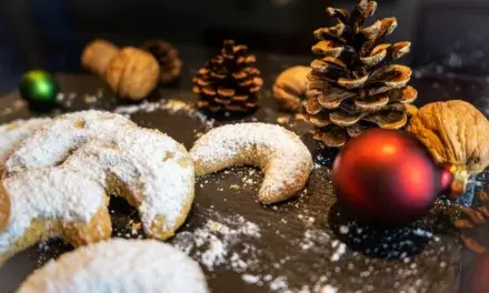 Vanillekipferl – Traditional Crescent-shaped Vanilla Biscuits