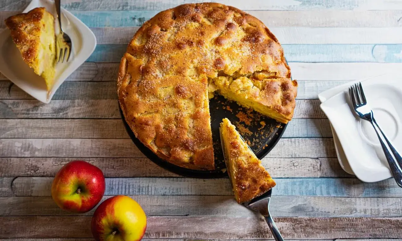 Sponge Apple Cake – Baking Like a Chef
