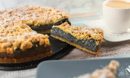 German Poppy Seed Streusel Cake