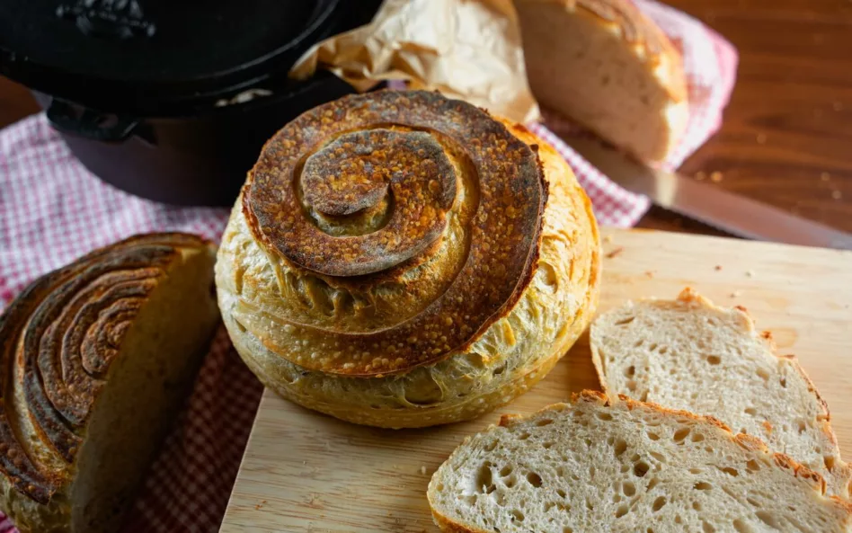 https://delightbaking.com/wp-content/uploads/2021/01/Sourdough-Bread-With-60-Hydration-Baked-In-Dutch-Oven-948x593.webp